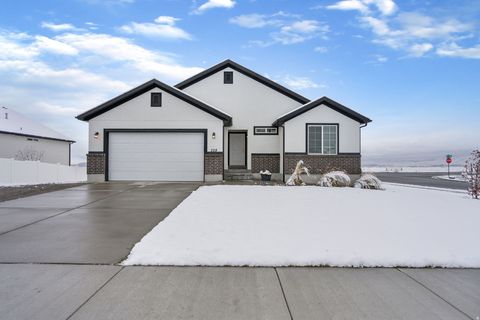 Photo of 228 W 2370 N, Tooele, UT 84074 (MLS # 2125695)
