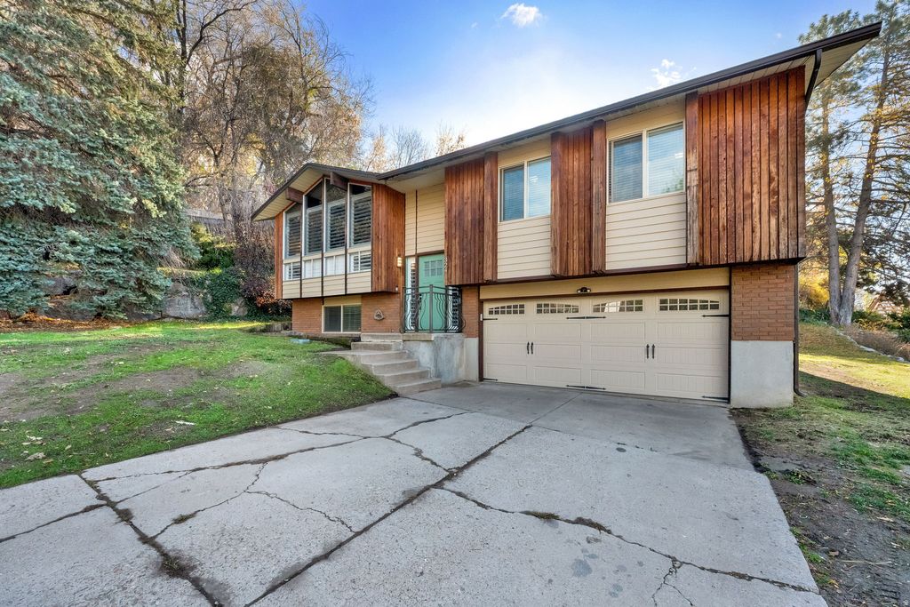 Photo of 324 E 750 S, Farmington, UT 84025 (MLS # 2124536)