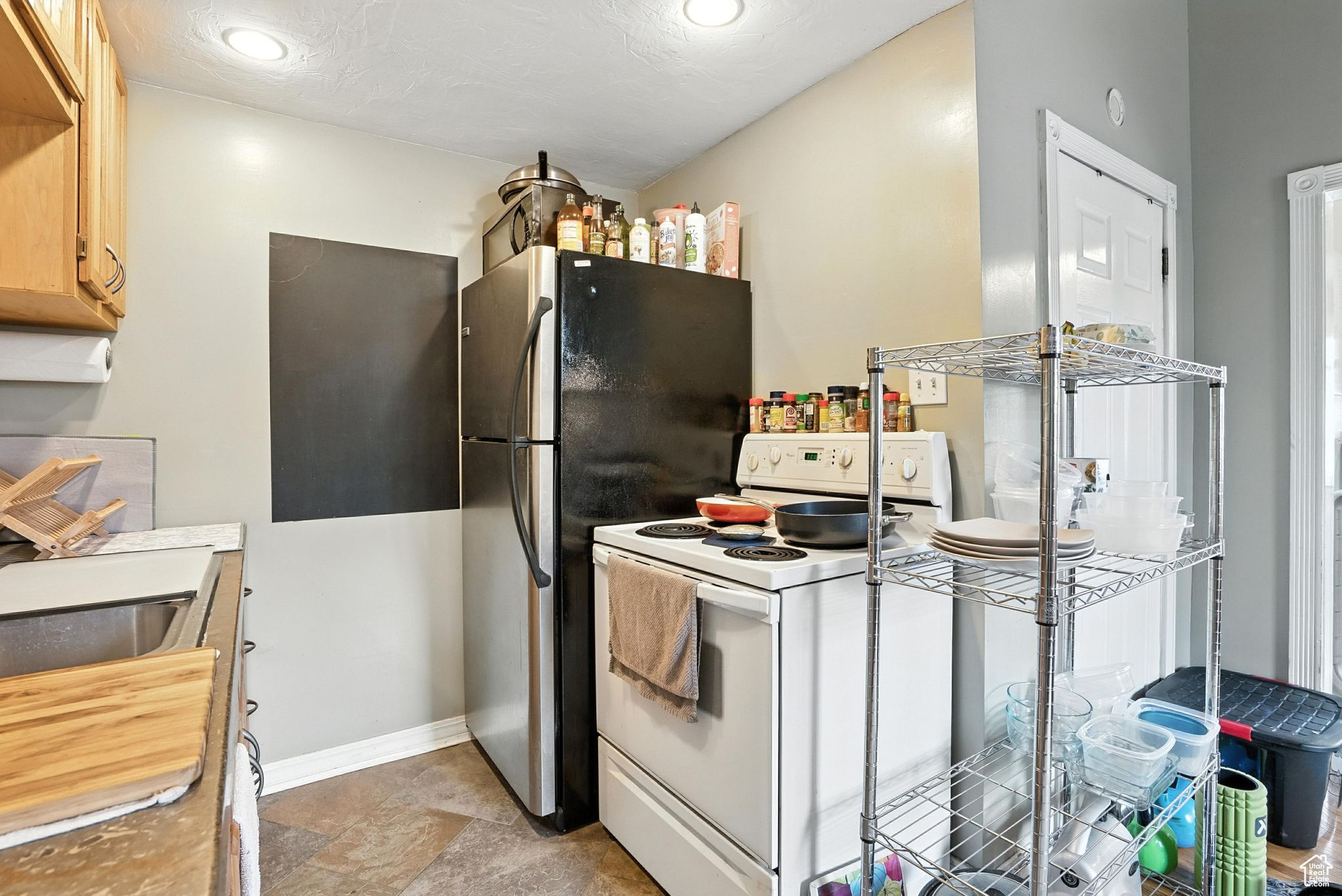 MAXWELL'S - Residential Income