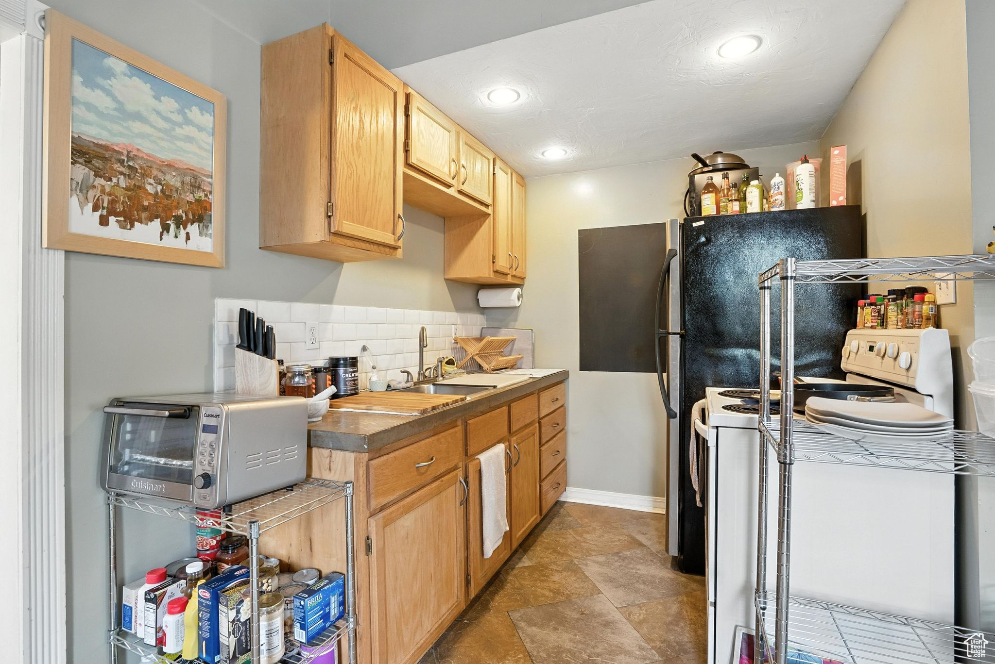 MAXWELL'S - Residential Income