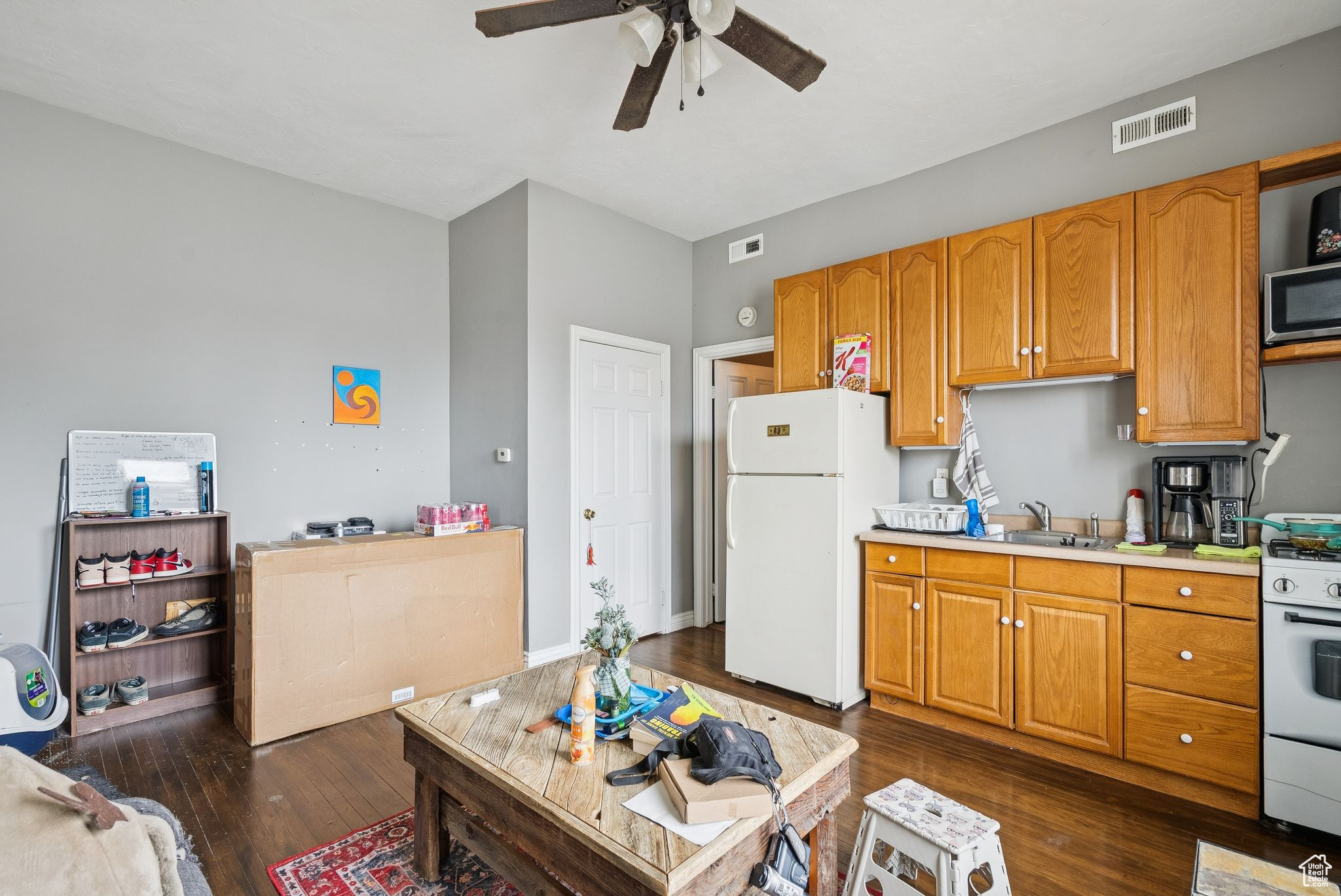 MAXWELL'S - Residential Income