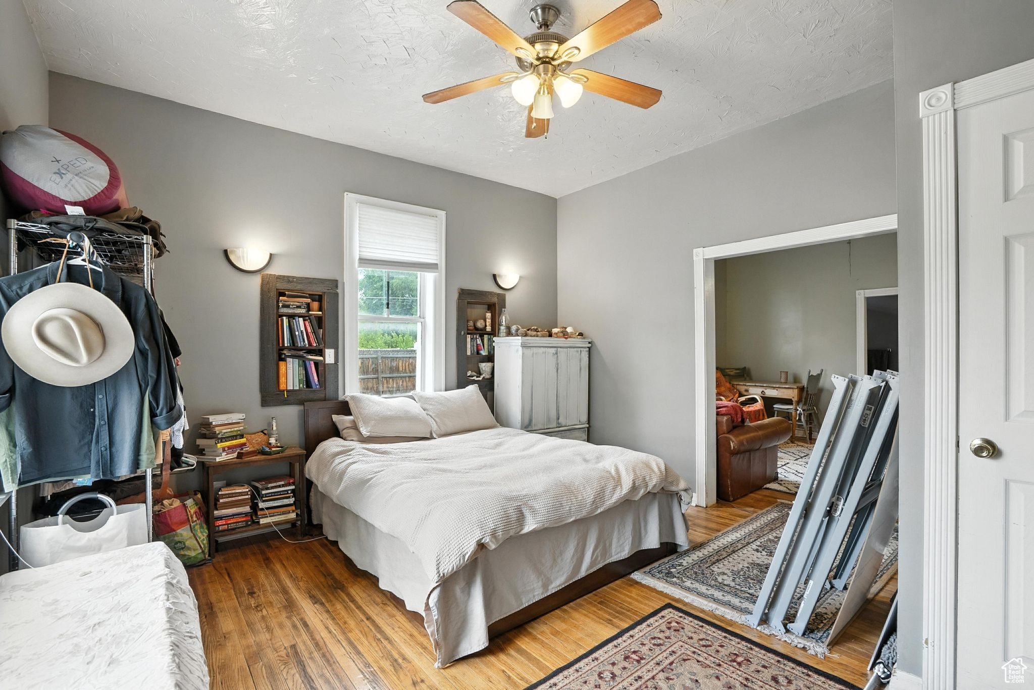 MAXWELL'S - Residential Income