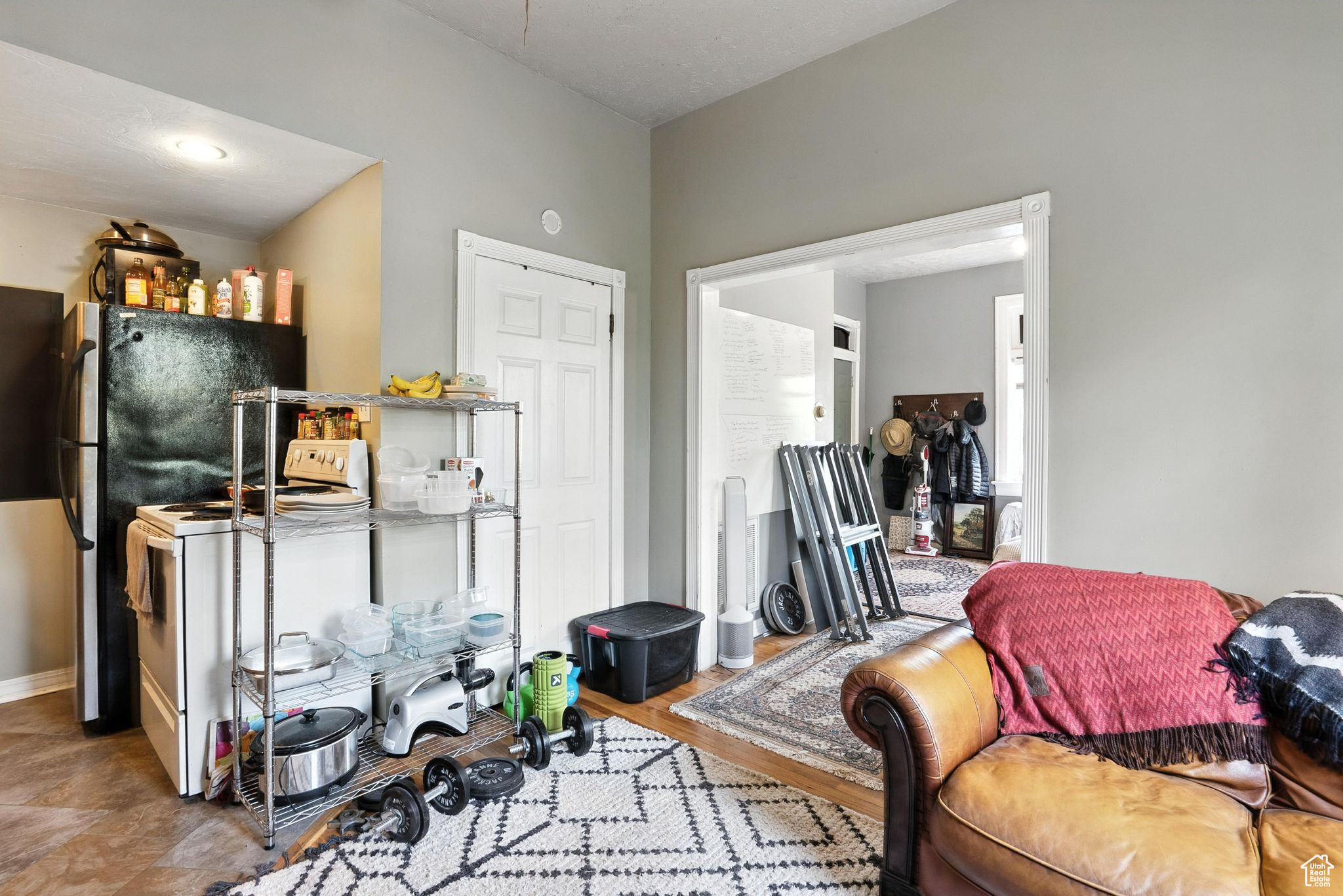 MAXWELL'S - Residential Income