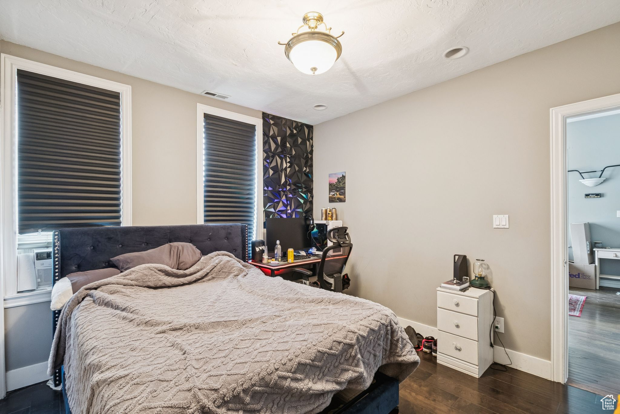 MAXWELL'S - Residential Income