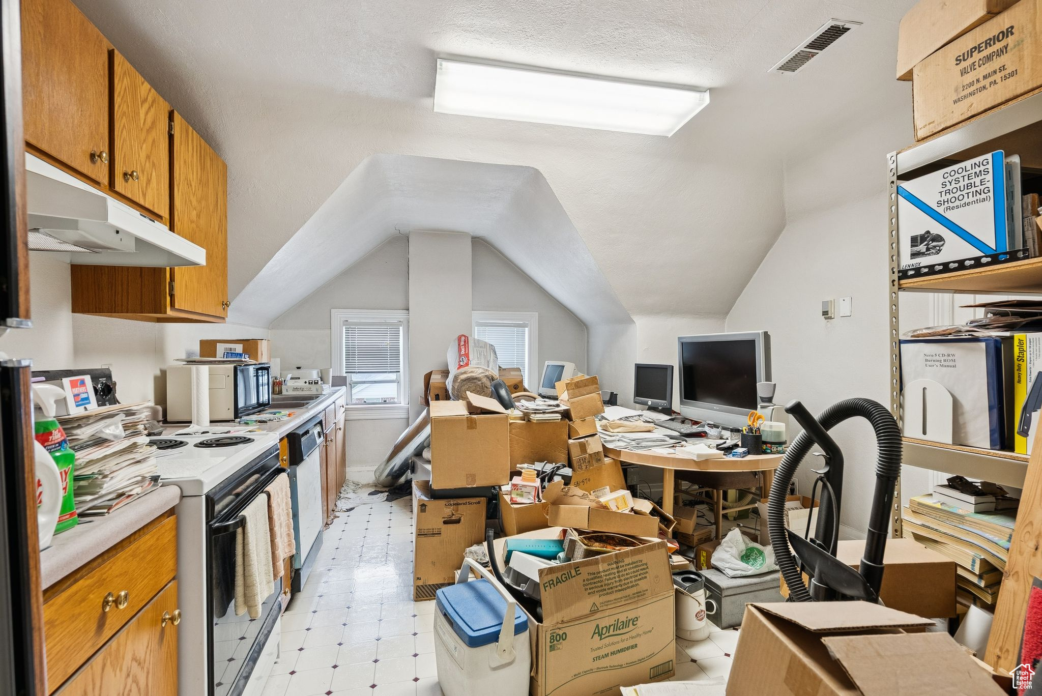 MAXWELL'S - Residential Income