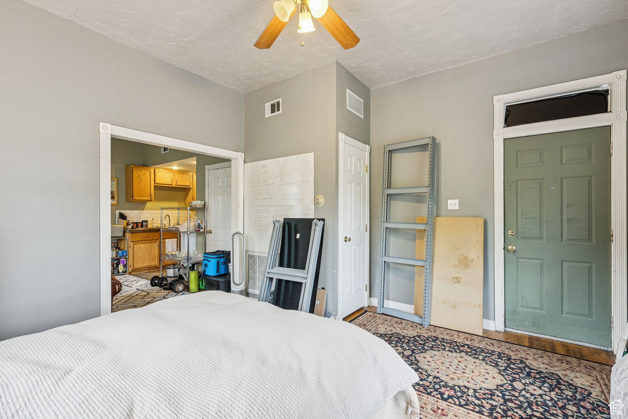 MAXWELL'S - Residential Income