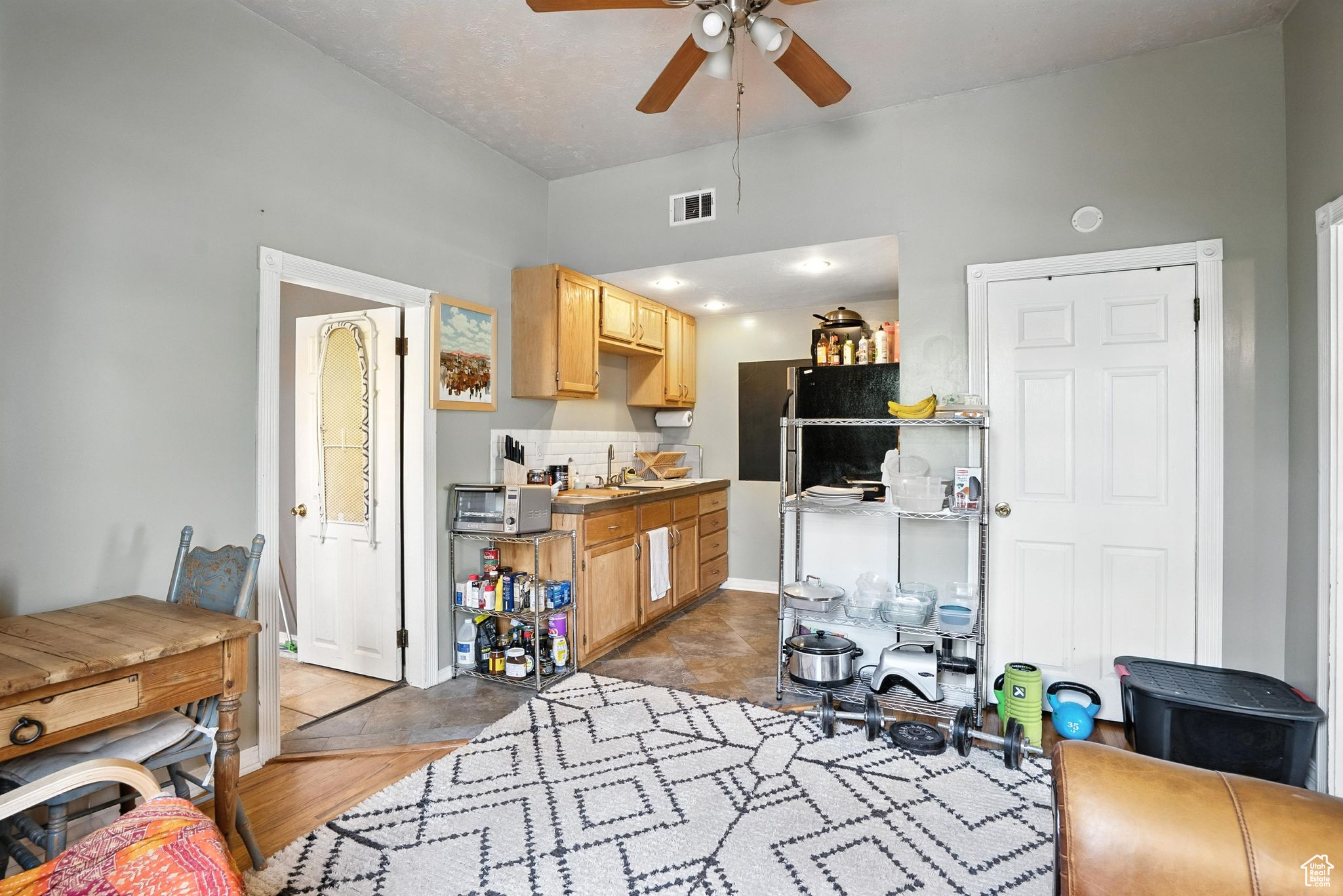 MAXWELL'S - Residential Income