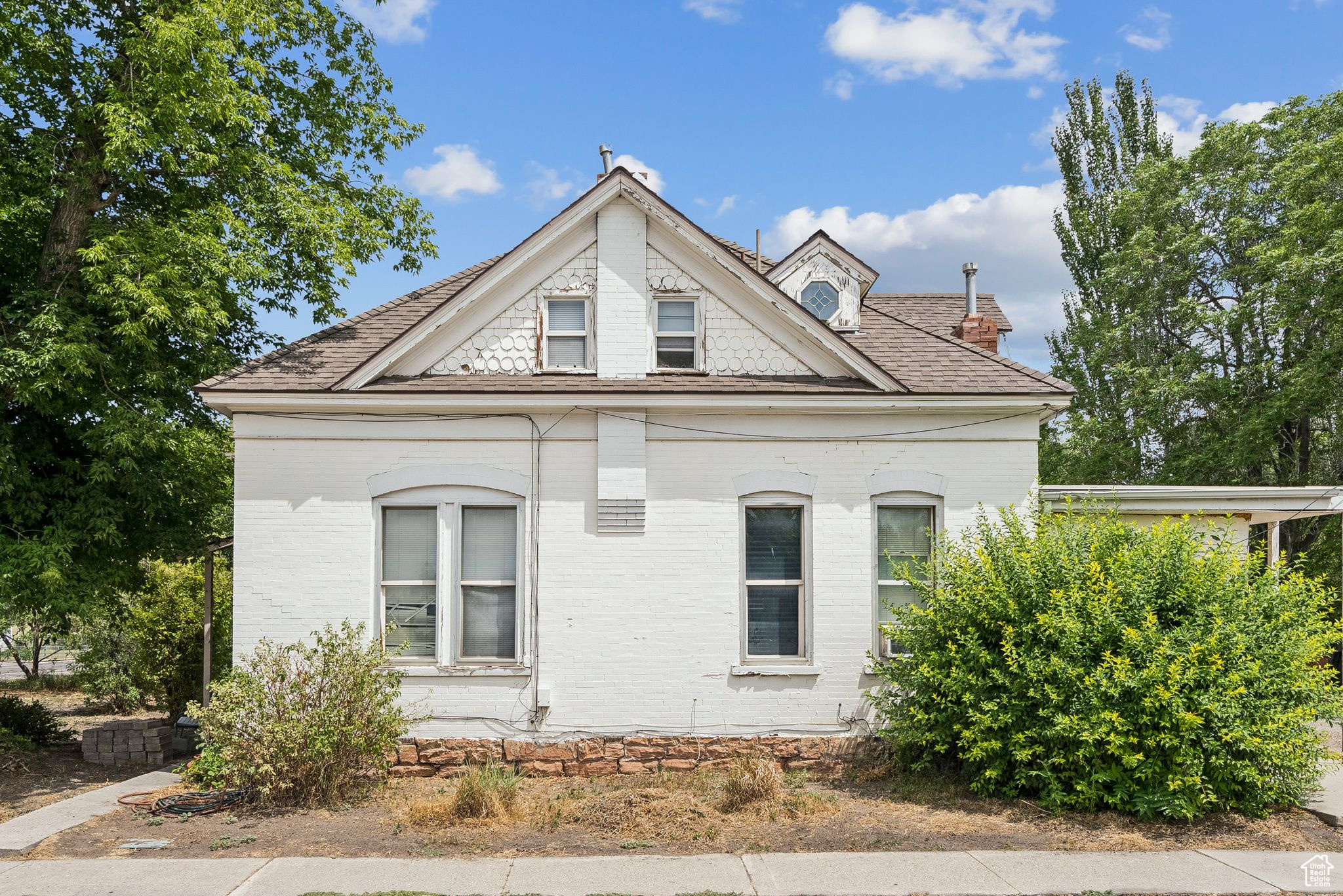 MAXWELL'S - Residential Income