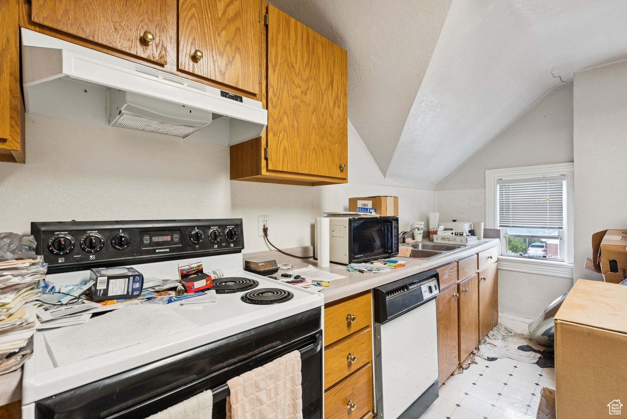 MAXWELL'S - Residential Income