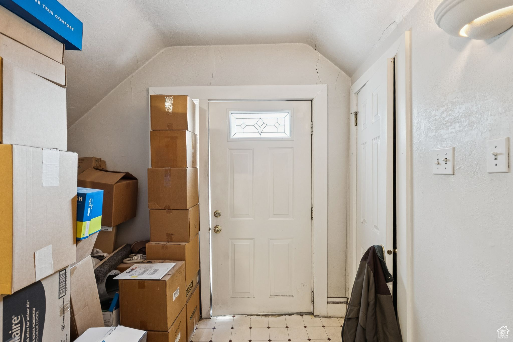 MAXWELL'S - Residential Income