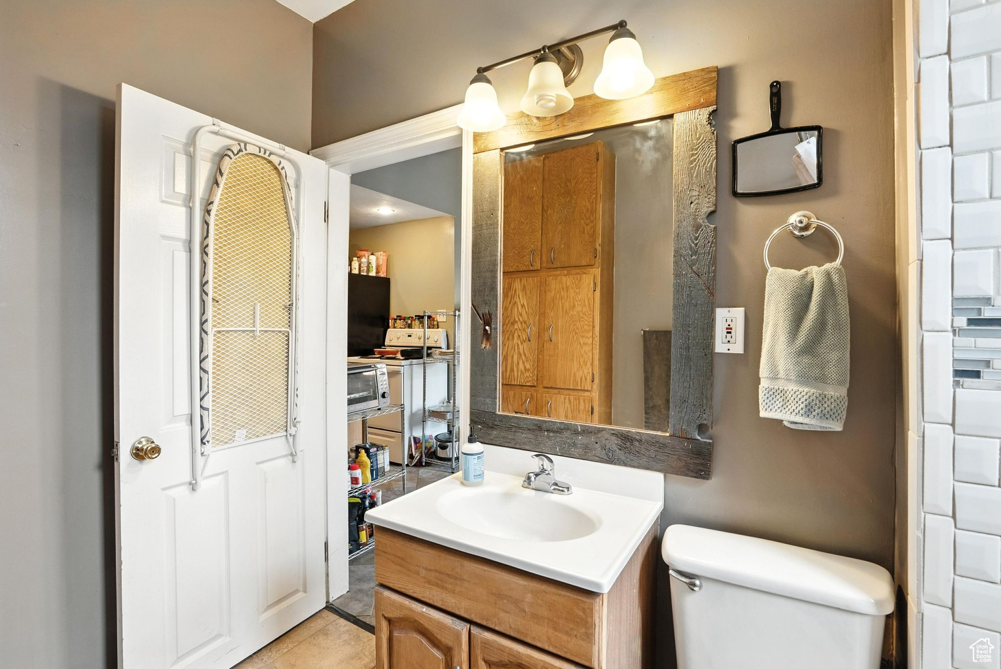 MAXWELL'S - Residential Income