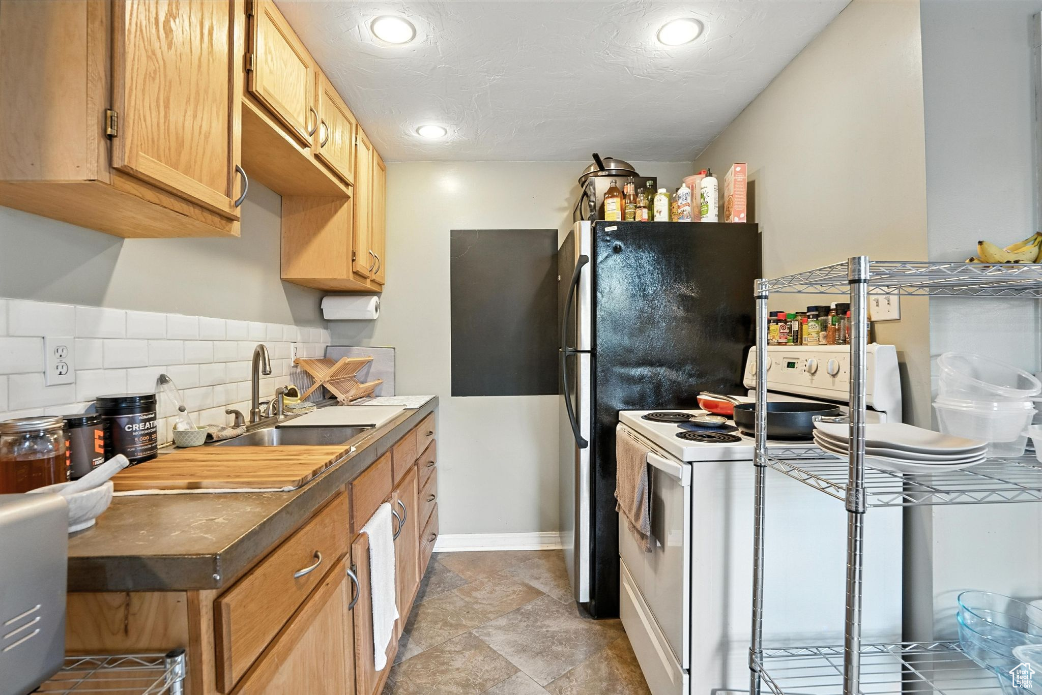 MAXWELL'S - Residential Income