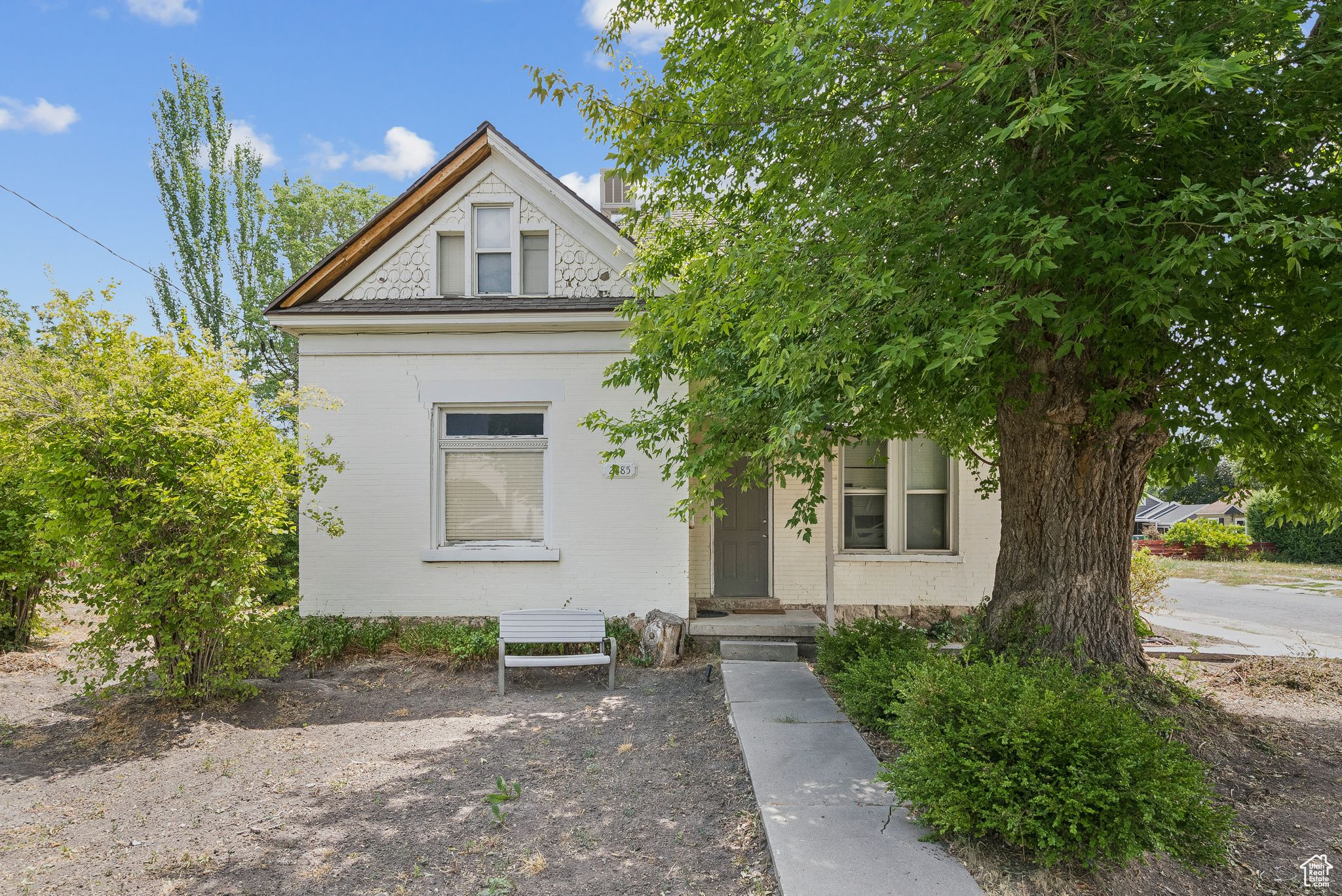 MAXWELL'S - Residential Income