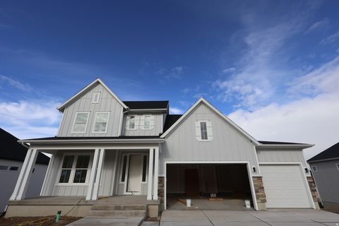 Photo of 1036 W SERVICEBERRY ST, Saratoga Springs, UT 84045 (MLS # 2121824)