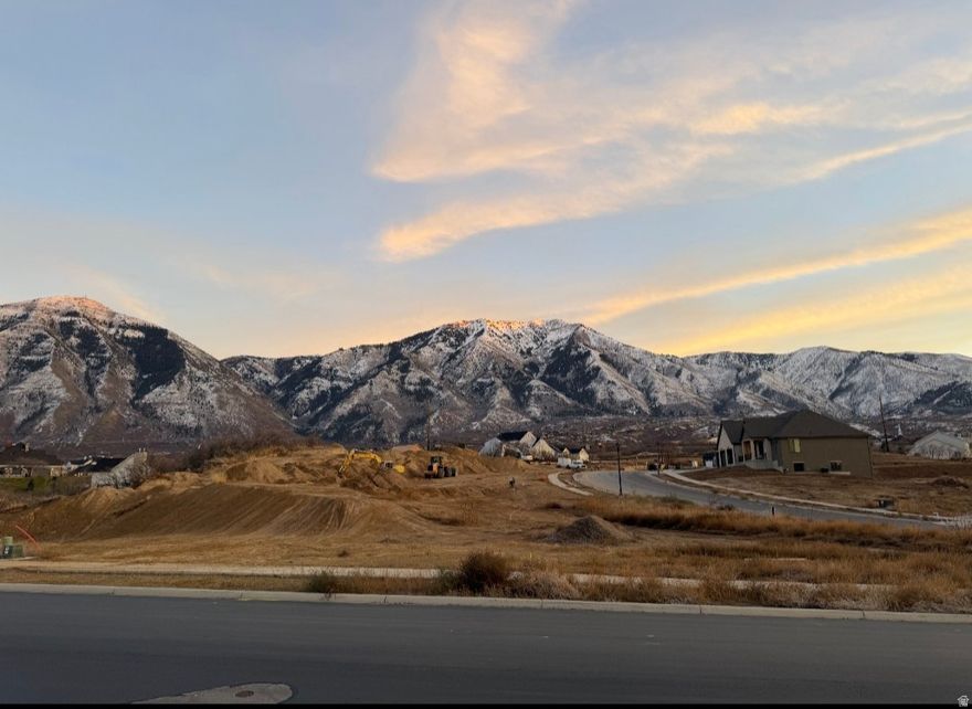 These lots offer secluded mountain & Utah Valley views. Paired with the privacy of a small, close-knit community. Bring your own builder & bring your dream to life.