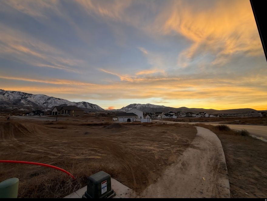 These lots offer secluded mountain & Utah Valley views. Paired with the privacy of a small, close-knit community. Bring your own builder & bring your dream to life.