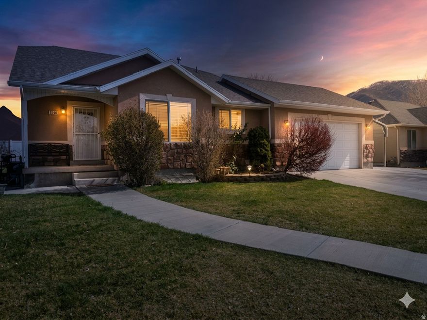 Don't miss this opportunity to own a home in this popular Payson neighborhood!  Quiet street and plenty of parking, nearby shopping and restaurants.   Gorgeous mountain views.  This home has been recently updated with 3 high end bathrooms, new carpet and paint makes it a must see!  Mature landscaping with peach, plum and pear fruit trees.  2 bedroom 1 bath ADU with separate entrance. Hope to see you soon!