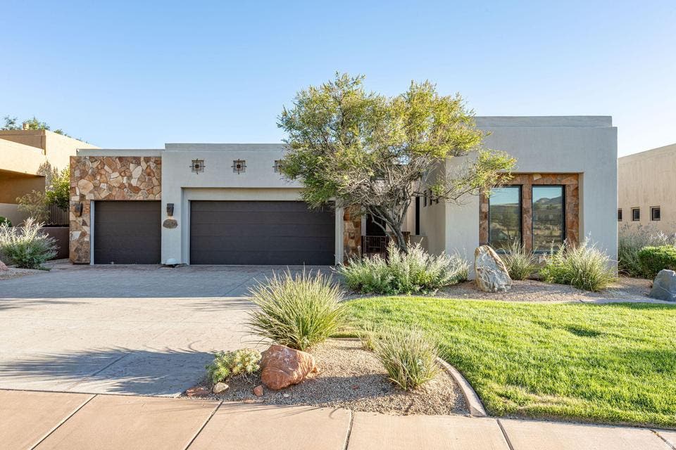 Photo of 1747 W RED CLOUD CIR, Saint George, UT 84770 (MLS # 2178233)