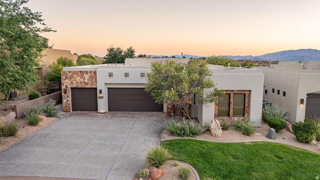 Photo of 1747 W RED CLOUD CIR, Saint George, UT 84770 (MLS # 2178233)