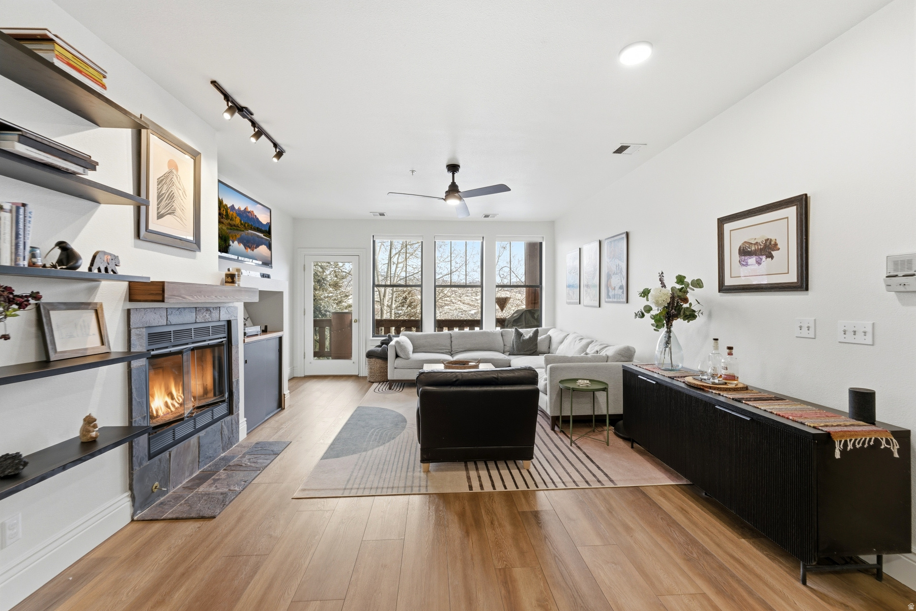 PINEBROOK POINTE CON - Residential Lease