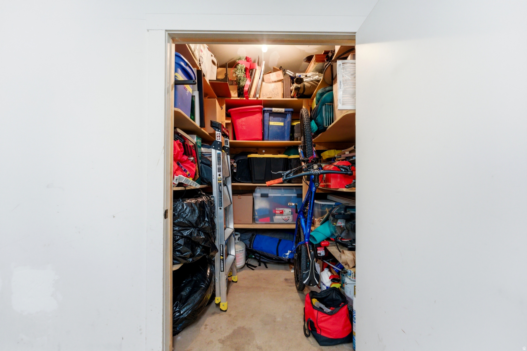 PINEBROOK POINTE CON - Residential Lease