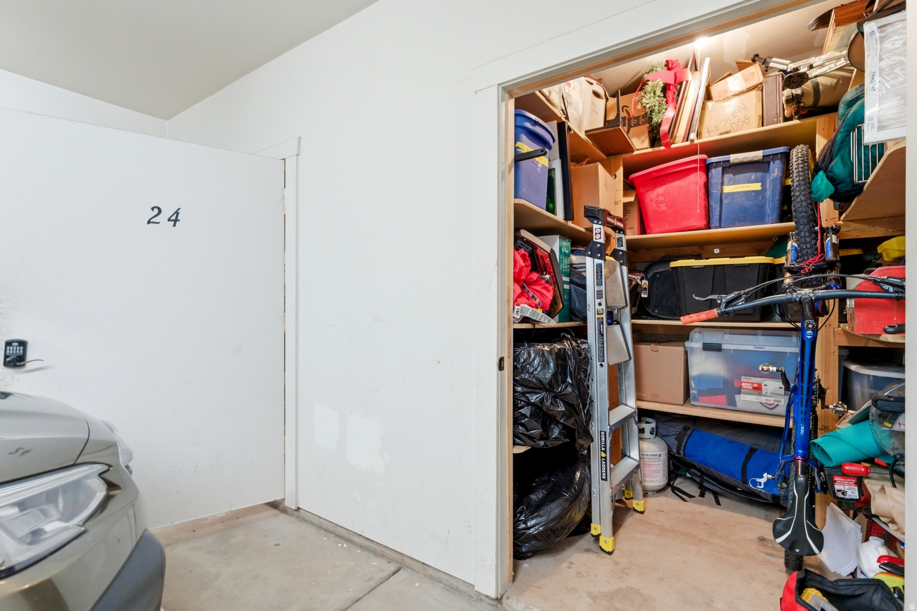 PINEBROOK POINTE CON - Residential Lease