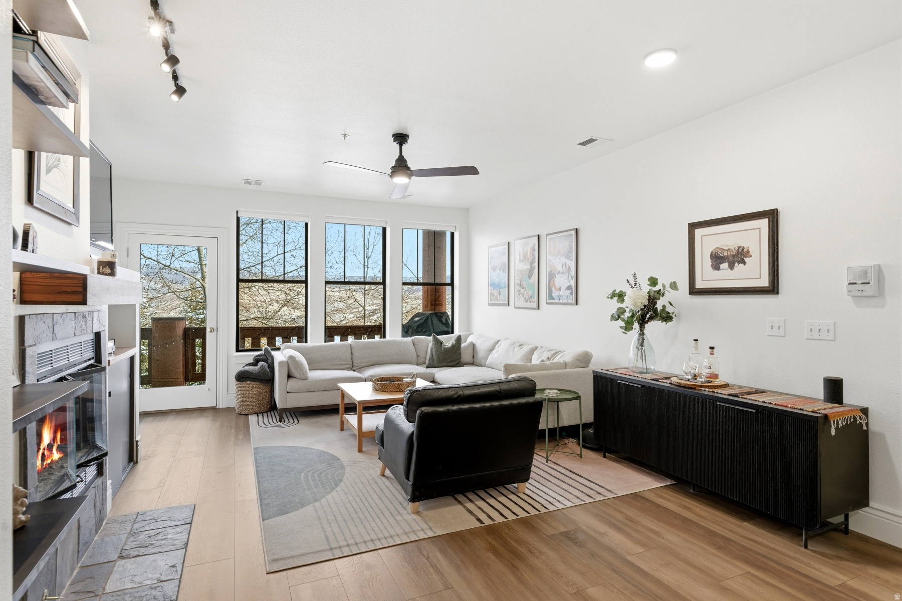 PINEBROOK POINTE CON - Residential Lease