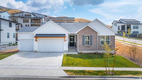 Photo of 5662 N VALLEY VIEW RD, Lehi, UT 84048 (MLS # 2108350)