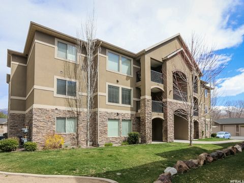 Photo of 909 S MAIN ST #F, Layton, UT 84041 (MLS # 2157918)