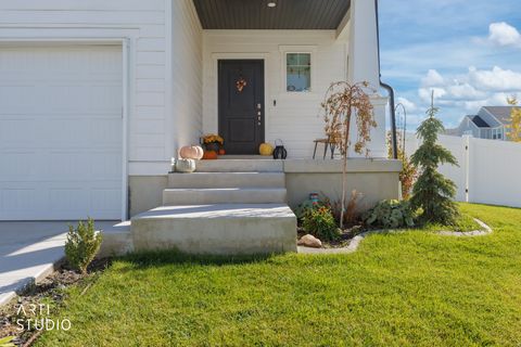 Tiny photo for 628 N SCUTTLEBUTT LN, Saratoga Springs, UT 84045 (MLS # 2121501)