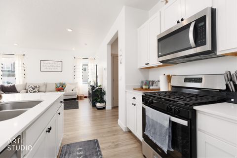 Tiny photo for 628 N SCUTTLEBUTT LN, Saratoga Springs, UT 84045 (MLS # 2121501)