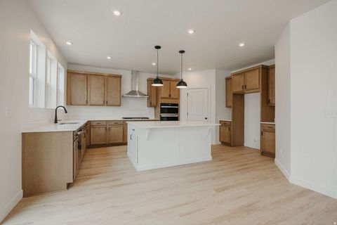 Tiny photo for 927 W MOTOR VU DR, Riverdale, UT 84405 (MLS # 2147734)
