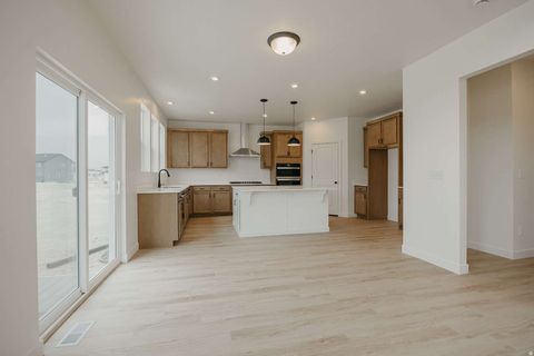 Tiny photo for 927 W MOTOR VU DR, Riverdale, UT 84405 (MLS # 2147734)
