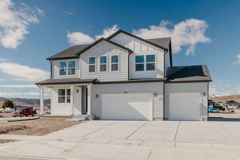 Photo of 927 W MOTOR VU DR, Riverdale, UT 84405 (MLS # 2147734)