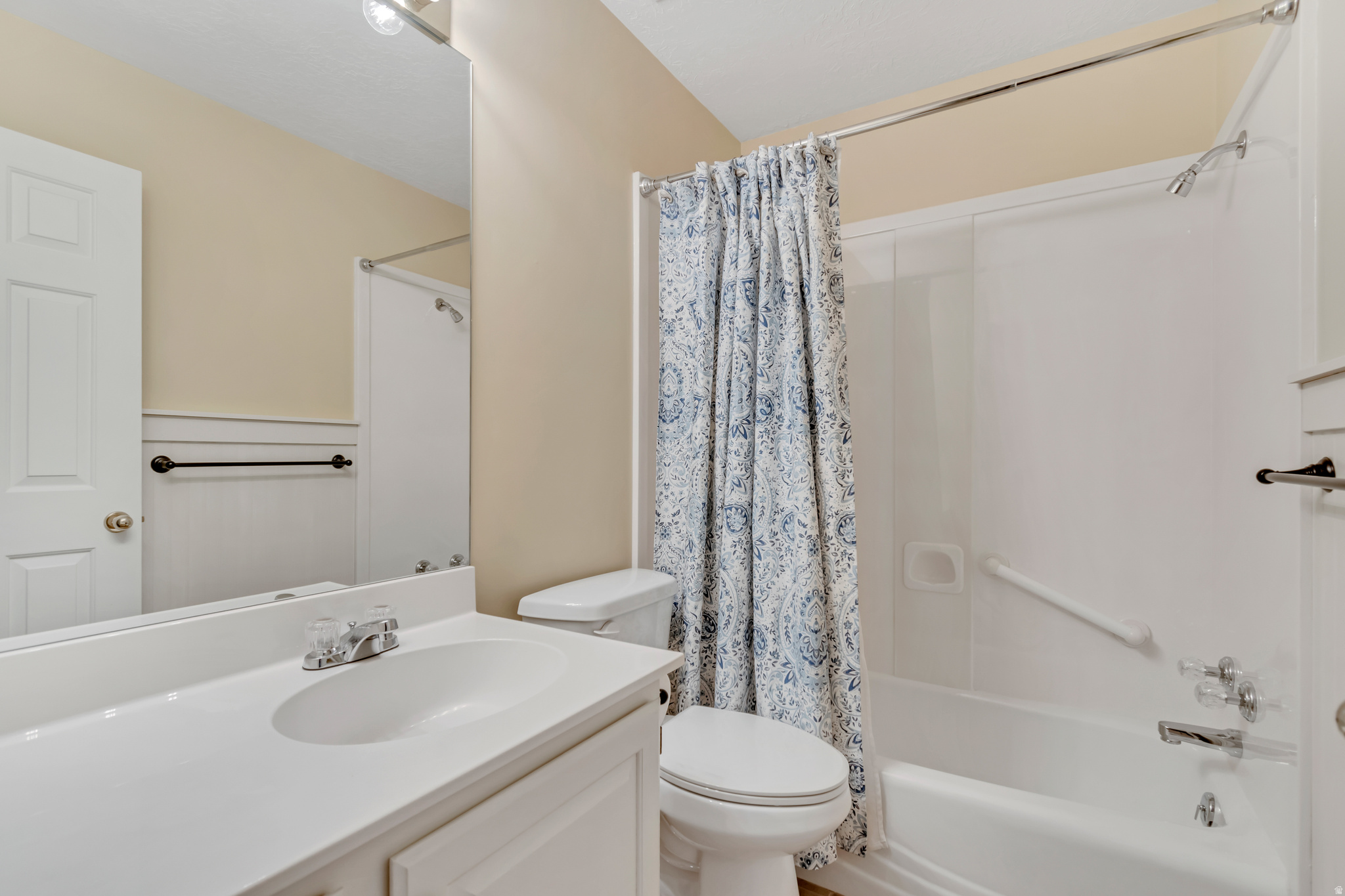 CORNERSTONE CONDO - Residential