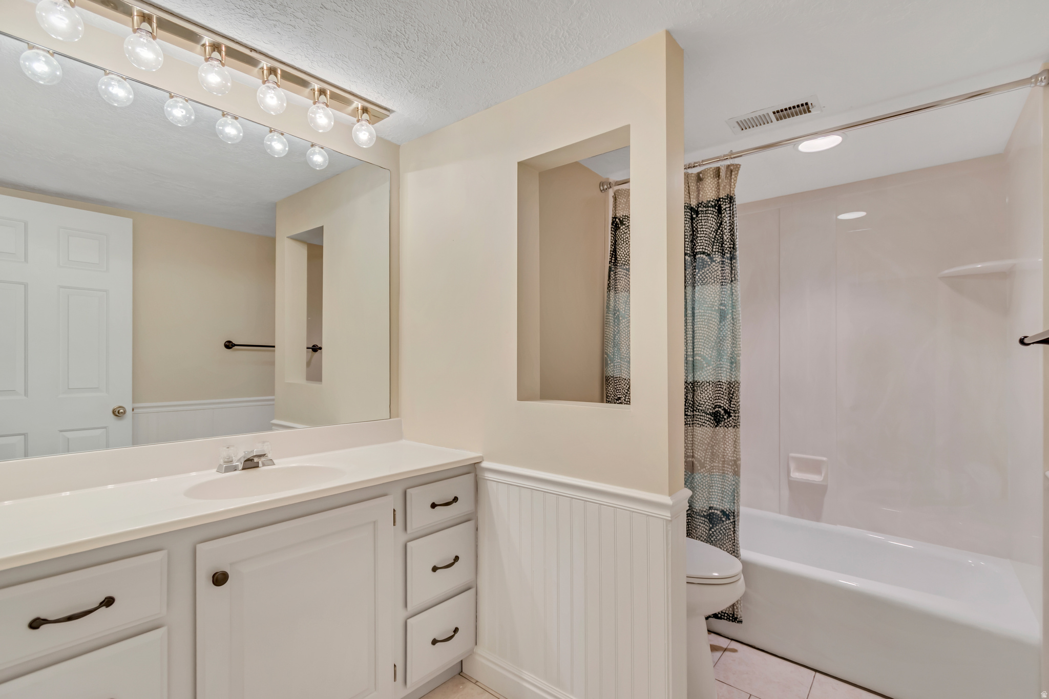 CORNERSTONE CONDO - Residential