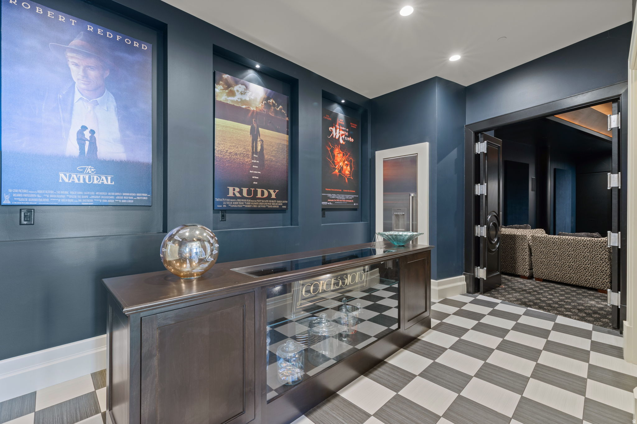 COVE IN CORNERCANYON - Residential