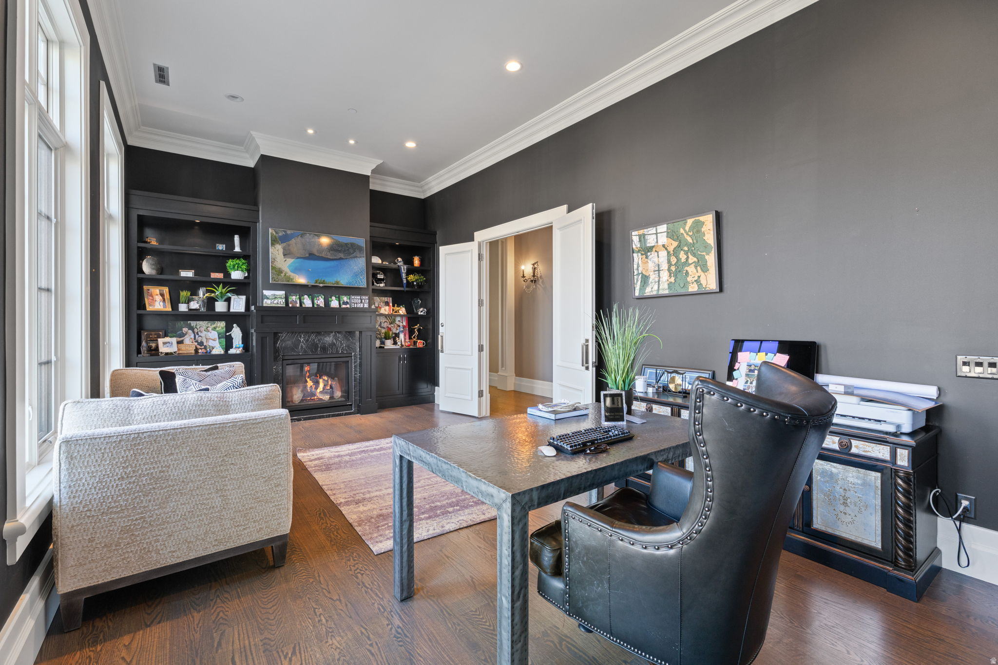 COVE IN CORNERCANYON - Residential