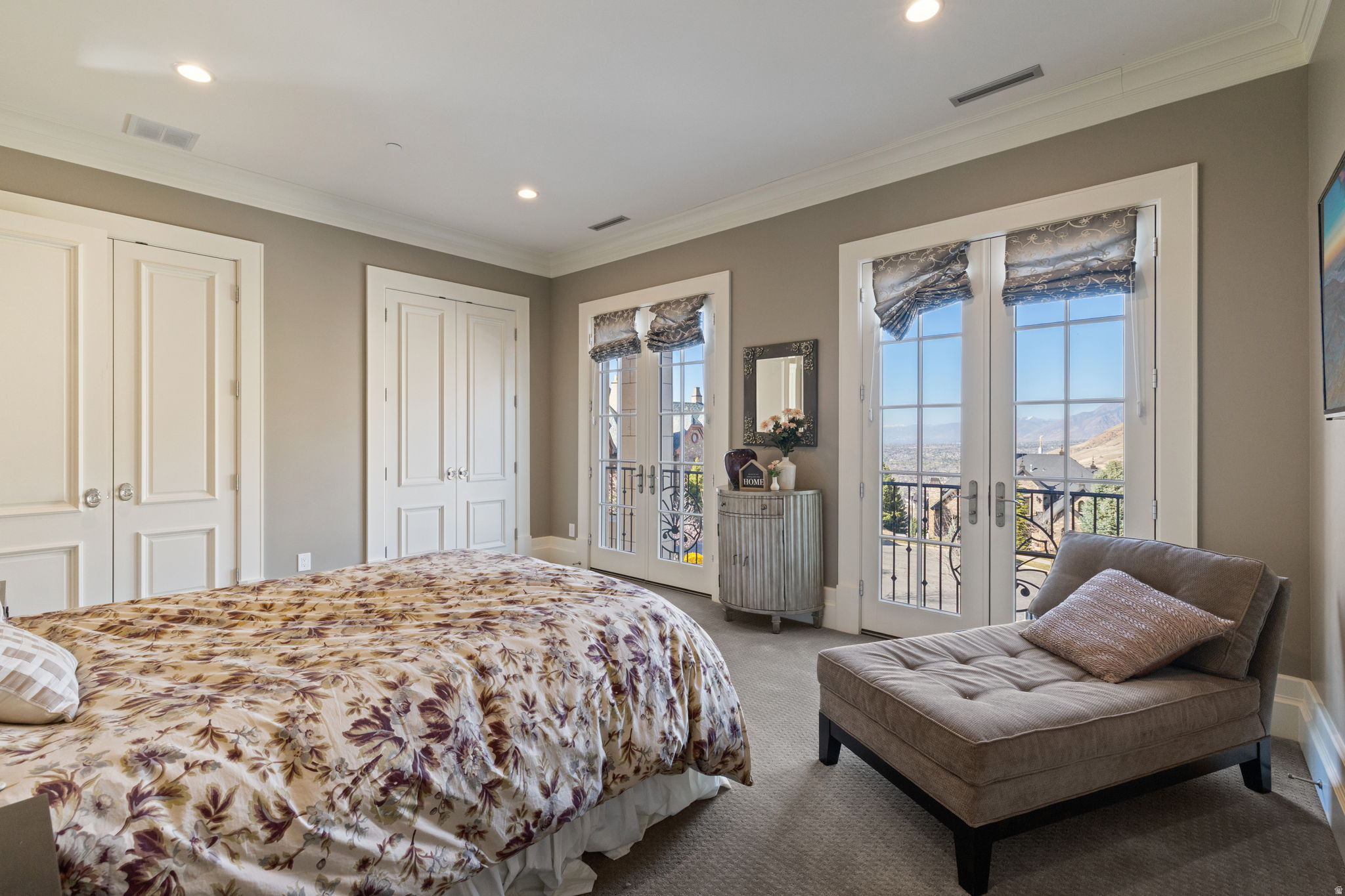 COVE IN CORNERCANYON - Residential