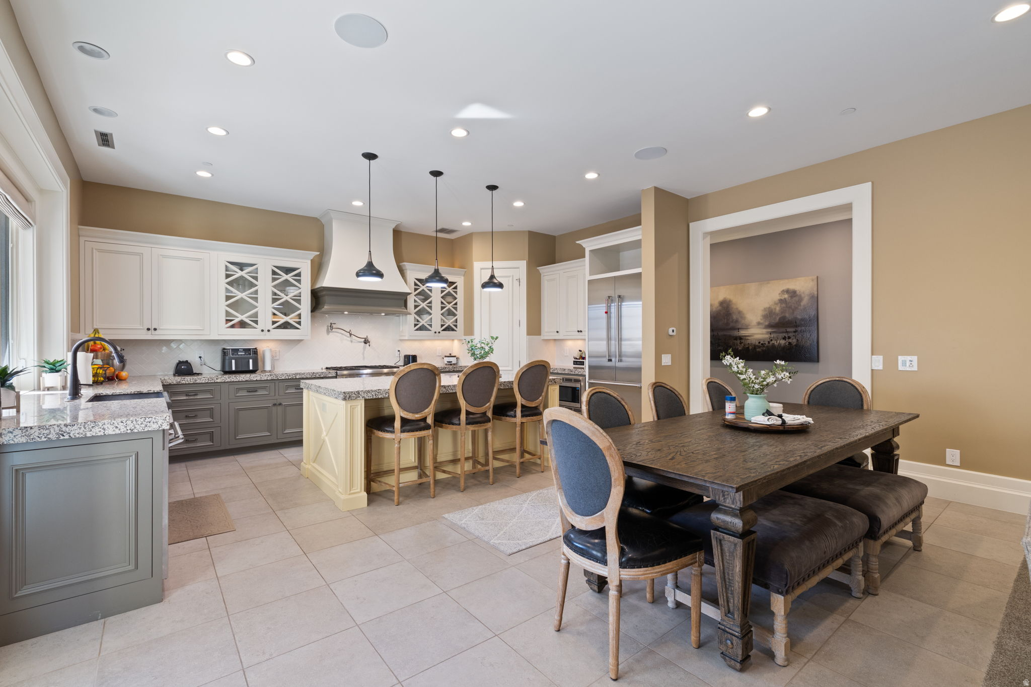 COVE IN CORNERCANYON - Residential