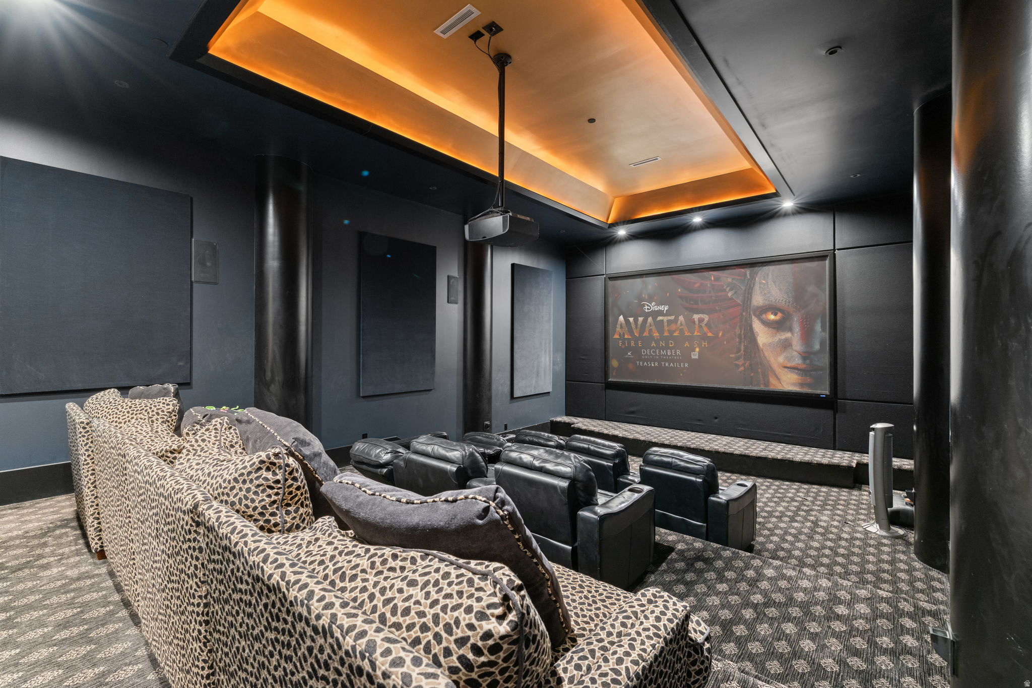 COVE IN CORNERCANYON - Residential