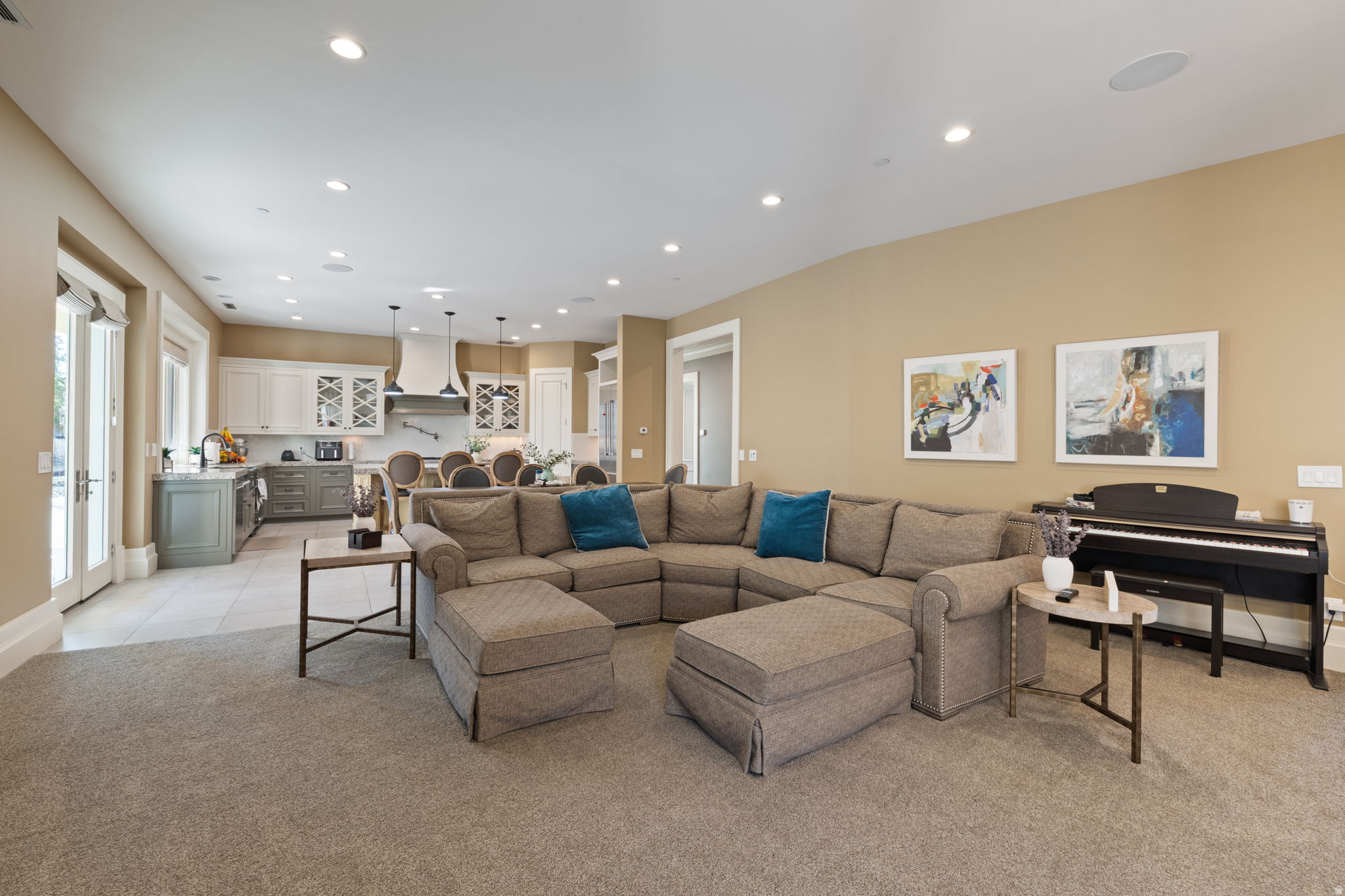 COVE IN CORNERCANYON - Residential