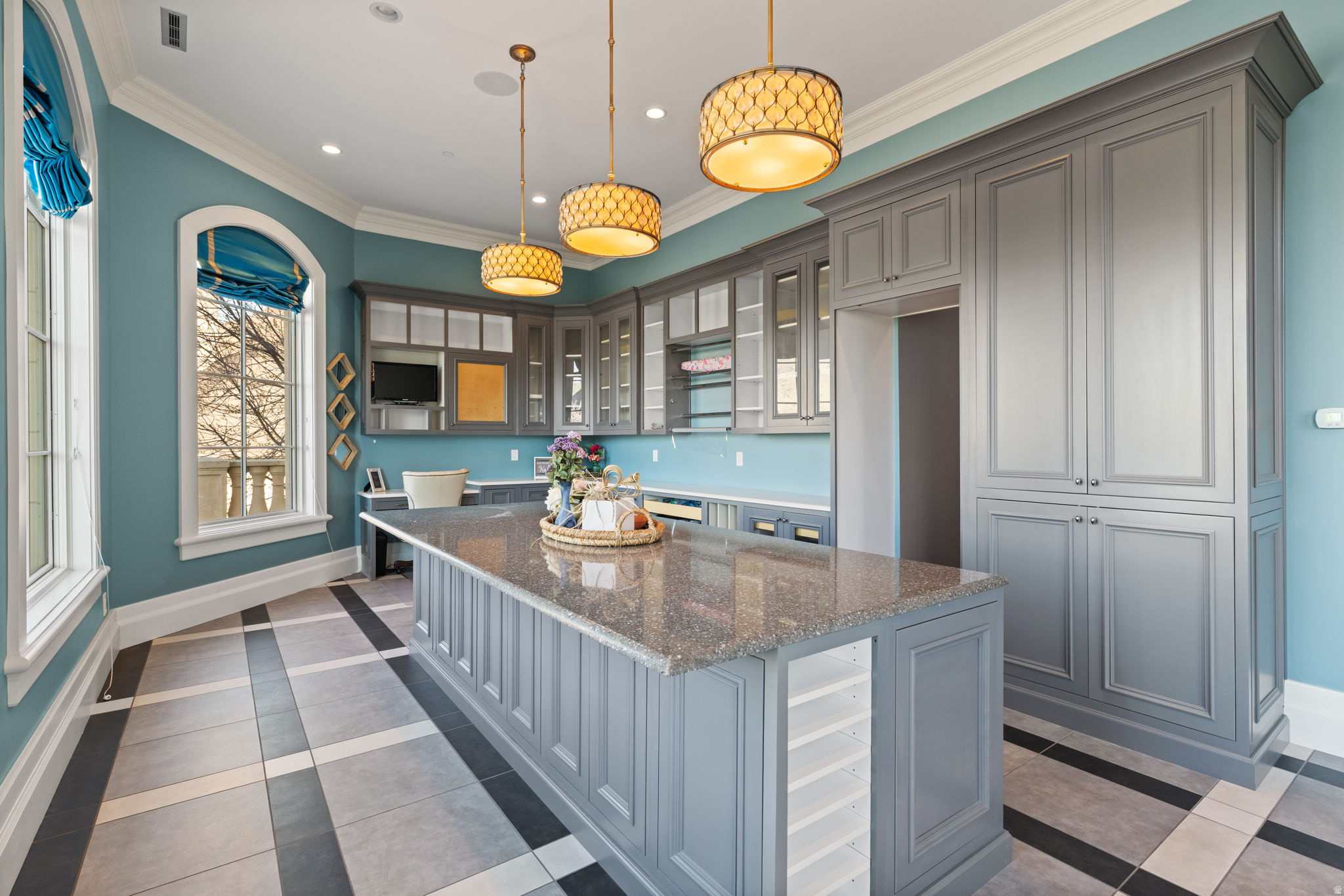 COVE IN CORNERCANYON - Residential