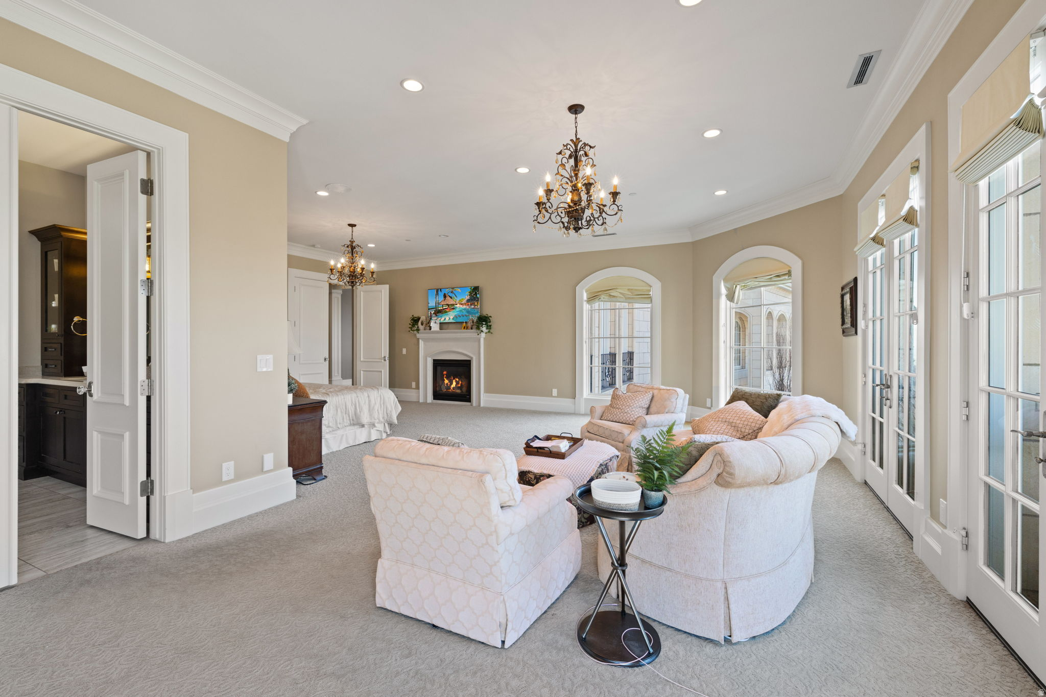 COVE IN CORNERCANYON - Residential