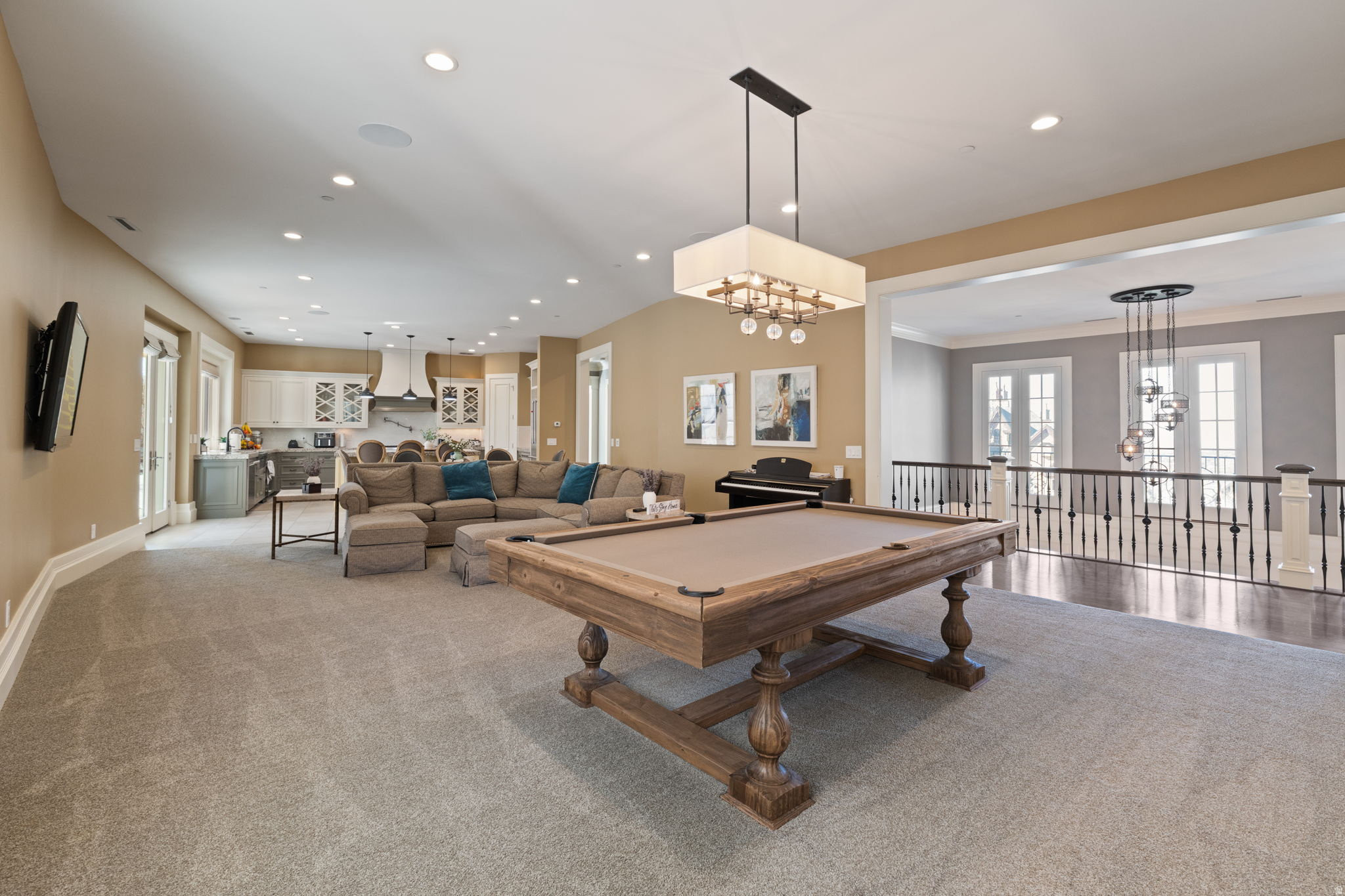 COVE IN CORNERCANYON - Residential