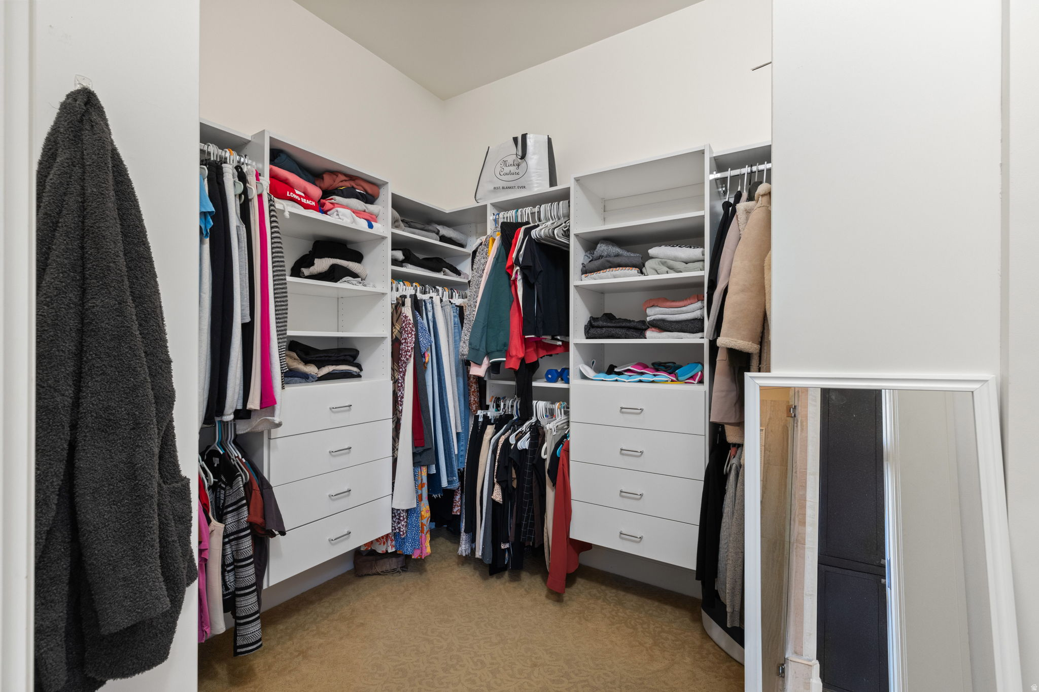 COVE IN CORNERCANYON - Residential