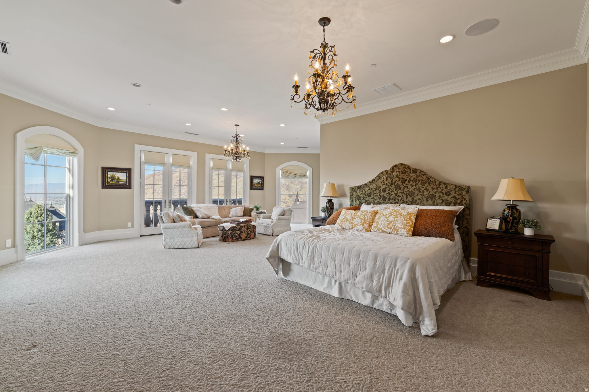 COVE IN CORNERCANYON - Residential