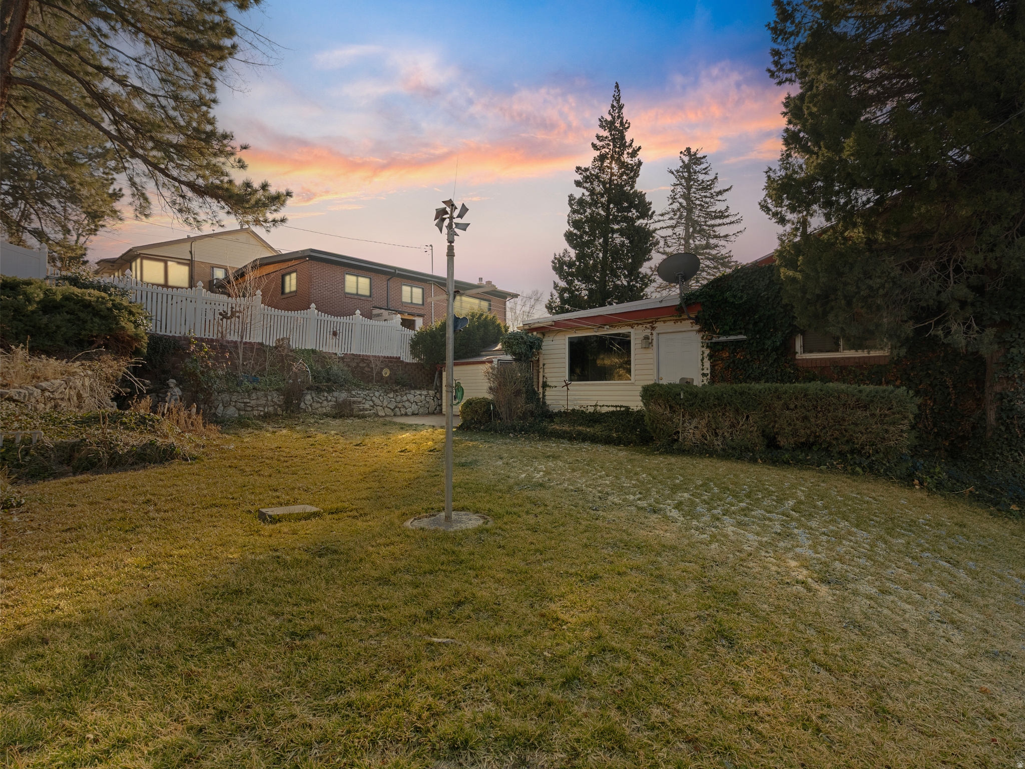 HILLSIDE - Residential