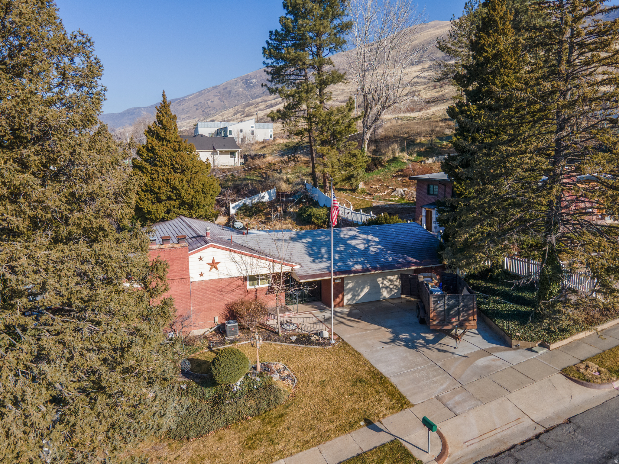 HILLSIDE - Residential