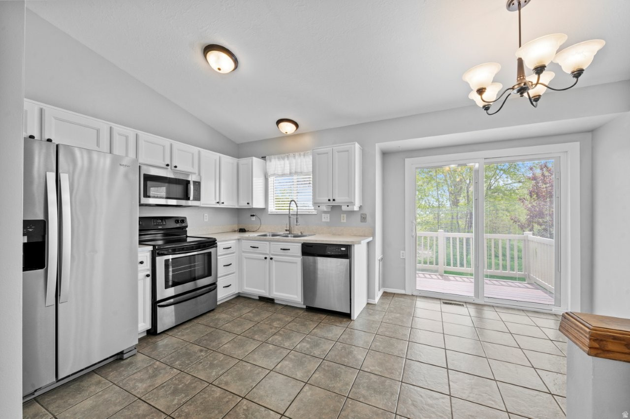 REDFORD ESTATES - Residential